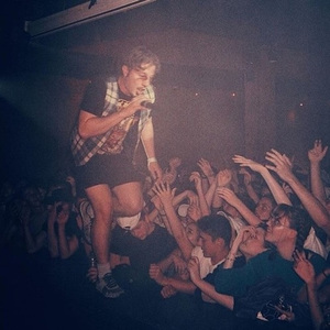 两个肥奶被揉出奶水
